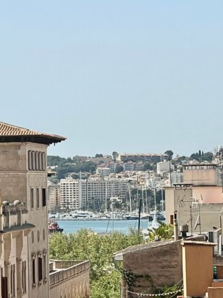 Piso en Palma con terraza en el casco antiguo.