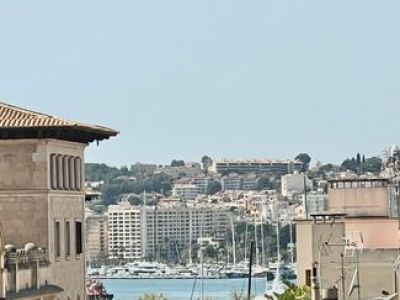 Piso en Palma con terraza en el casco antiguo.