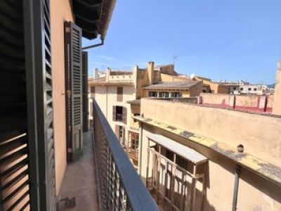 Piso en Palma con terraza en el casco antiguo.