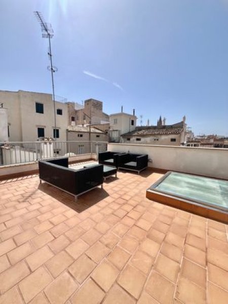 Piso en Palma con terraza en el casco antiguo.