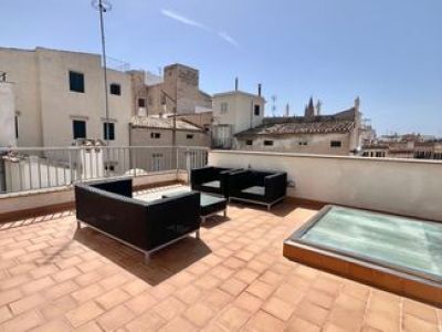 Piso en Palma con terraza en el casco antiguo.