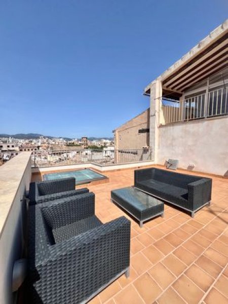 Piso en Palma con terraza en el casco antiguo.