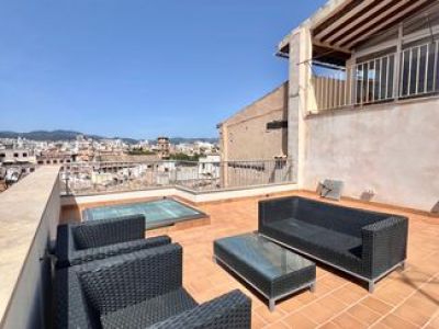 Piso en Palma con terraza en el casco antiguo.