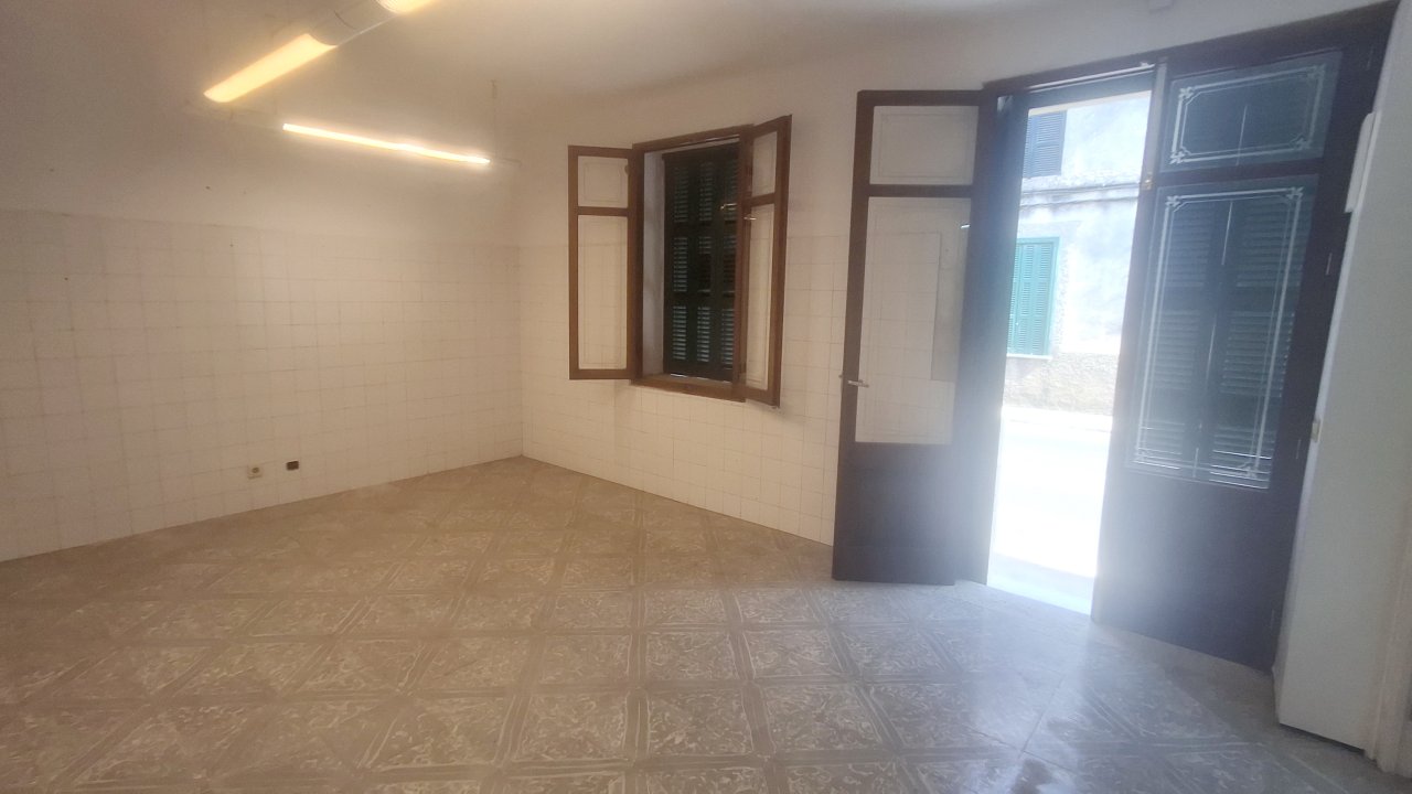 Local en planta baja en ubicación céntrica de S Horta --- L 40