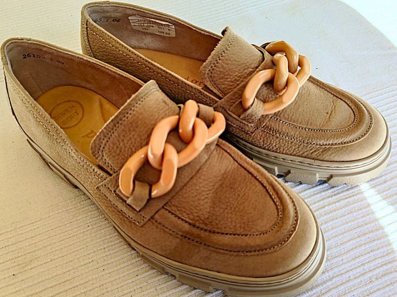 Paul Green Slipper aus Leder mit einer klobigen Kette, Gr. 38, seher guter Zustand