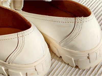 Paul Green Slipper aus Leder mit einer klobigen Kette, Gr. 38, sehr guter Zustand