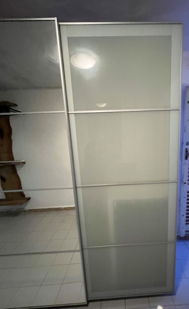 Pax Schiebetürenschrank Spiegel und Milchglas