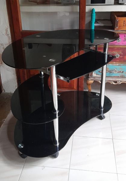 Escritorio en forma de riñón para PC