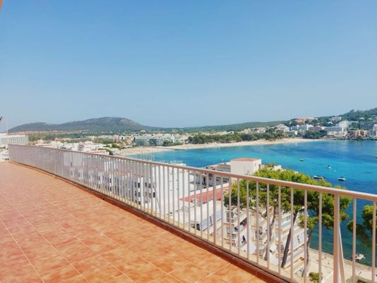 Penthouse in Santa Ponsa with large terrace and views over the whole bay