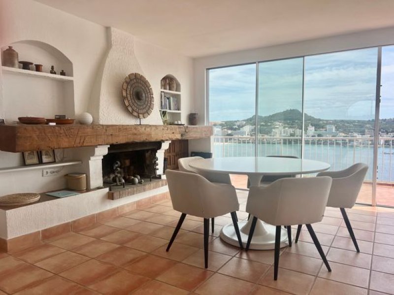 Ático en Santa Ponsa con amplia terraza y vistas a toda la bahía