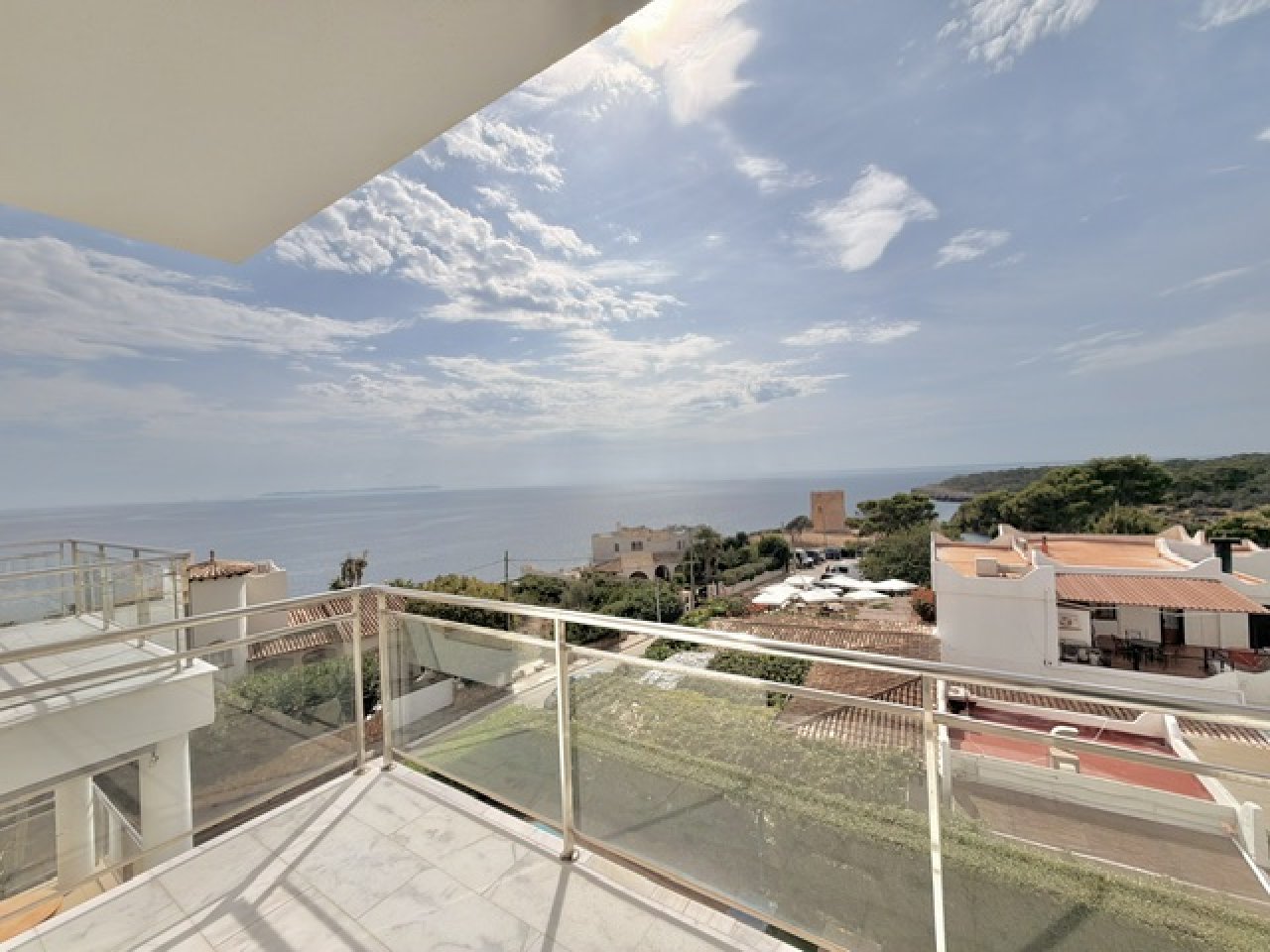 Penthouse mit drei Terrassen, traumhaftem Meerblick, Parkplatz und Gemeinschaftspool
