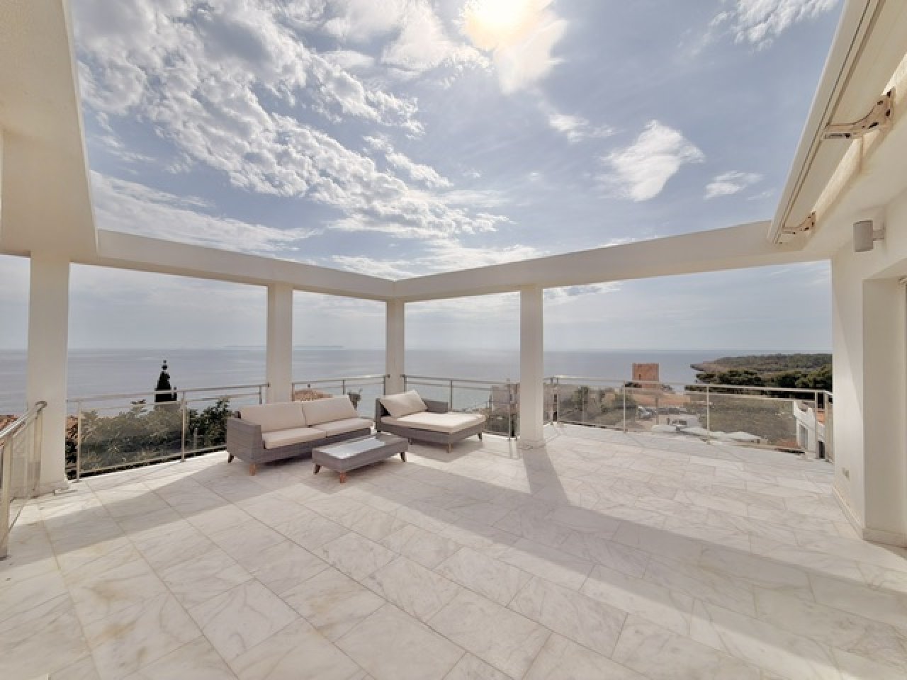 Penthouse mit drei Terrassen, traumhaftem Meerblick, Parkplatz und Gemeinschaftspool