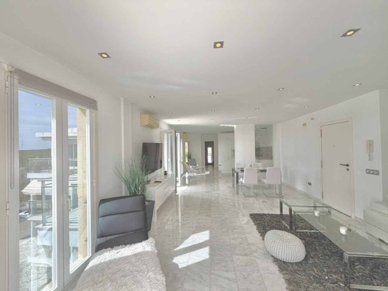 Penthouse mit drei Terrassen, traumhaftem Meerblick, Parkplatz und Gemeinschaftspool