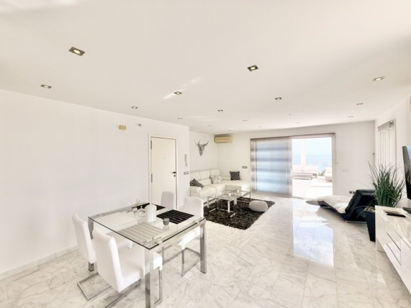 Penthouse mit drei Terrassen, traumhaftem Meerblick, Parkplatz und Gemeinschaftspool