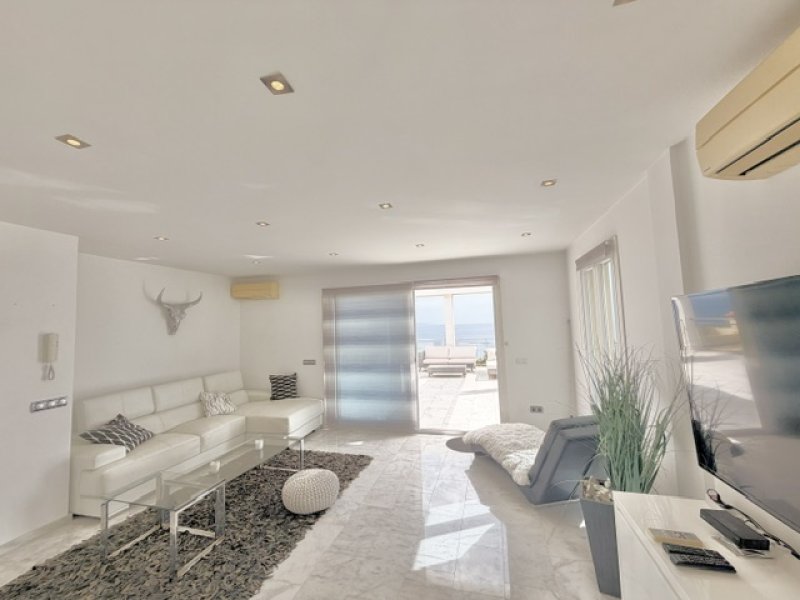 Penthouse mit drei Terrassen, traumhaftem Meerblick, Parkplatz und Gemeinschaftspool