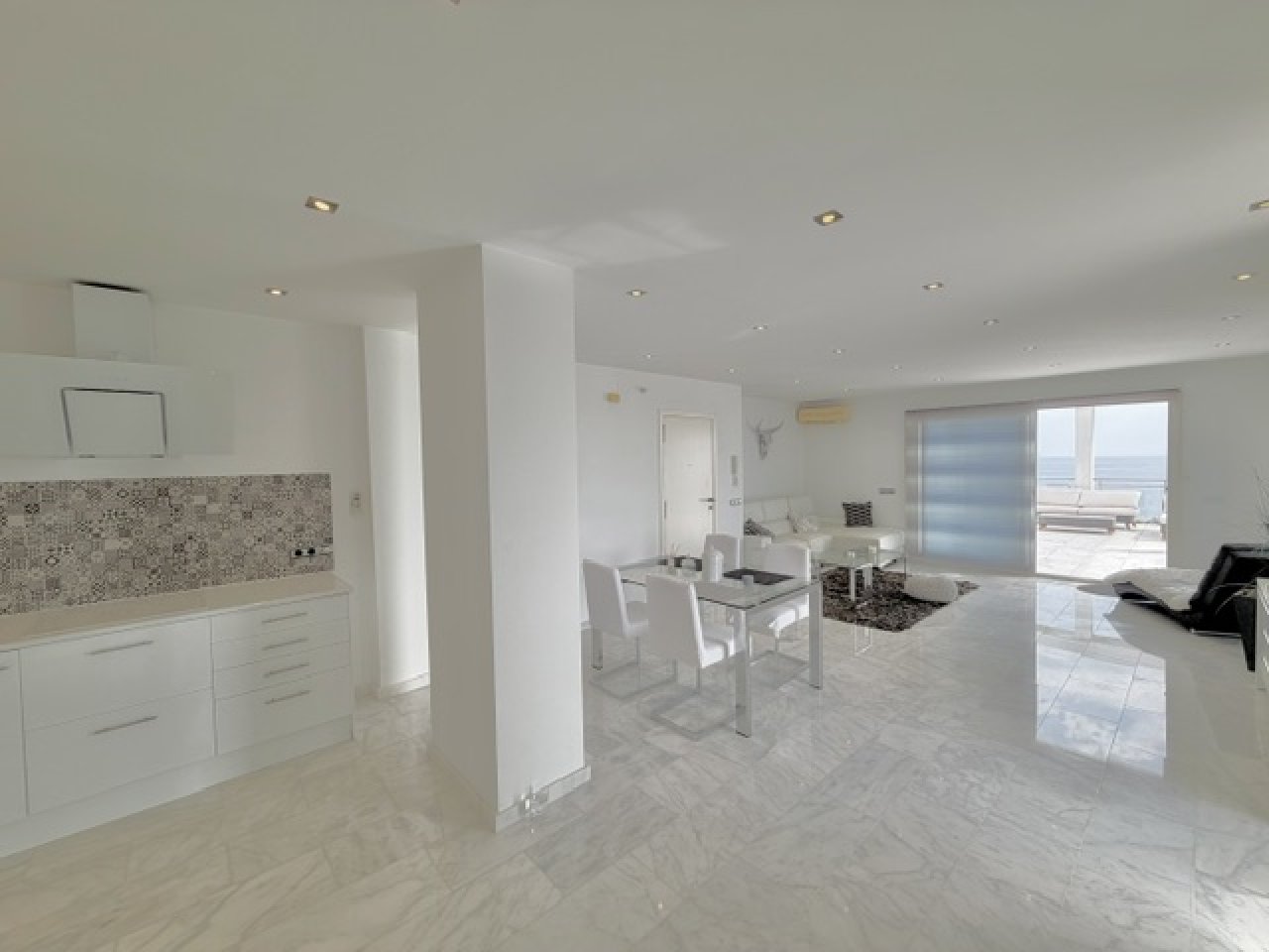 Penthouse mit drei Terrassen, traumhaftem Meerblick, Parkplatz und Gemeinschaftspool