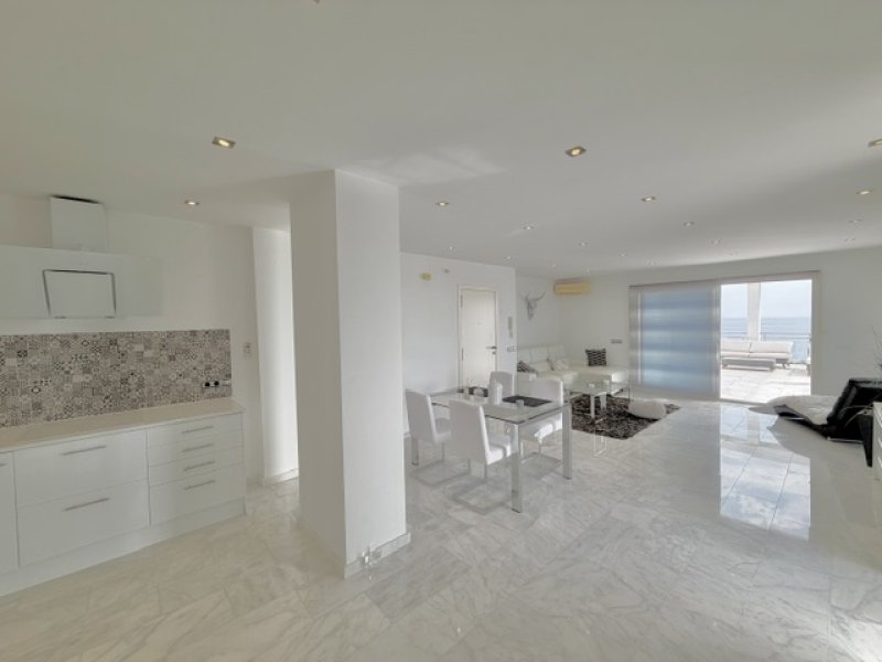 Penthouse mit drei Terrassen, traumhaftem Meerblick, Parkplatz und Gemeinschaftspool
