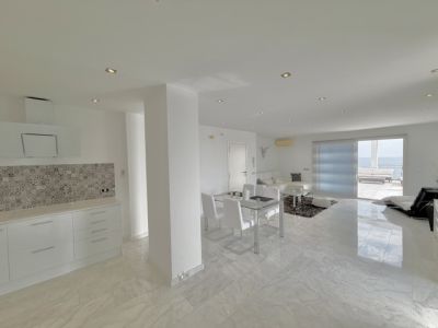 Penthouse mit drei Terrassen, traumhaftem Meerblick, Parkplatz und Gemeinschaftspool