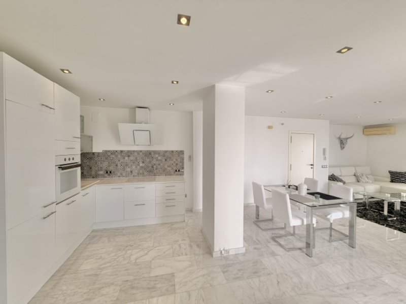 Penthouse mit drei Terrassen, traumhaftem Meerblick, Parkplatz und Gemeinschaftspool