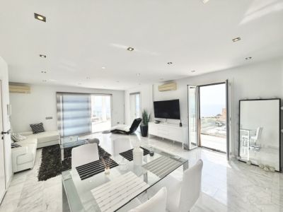Penthouse mit drei Terrassen, traumhaftem Meerblick, Parkplatz und Gemeinschaftspool