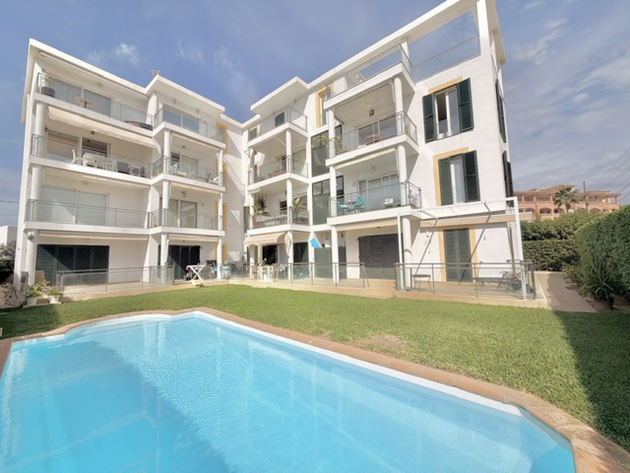 Penthouse mit drei Terrassen, traumhaftem Meerblick, Parkplatz und Gemeinschaftspool