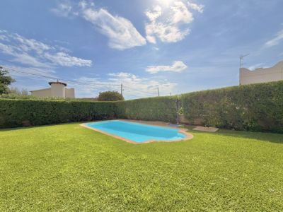 Penthouse mit drei Terrassen, traumhaftem Meerblick, Parkplatz und Gemeinschaftspool