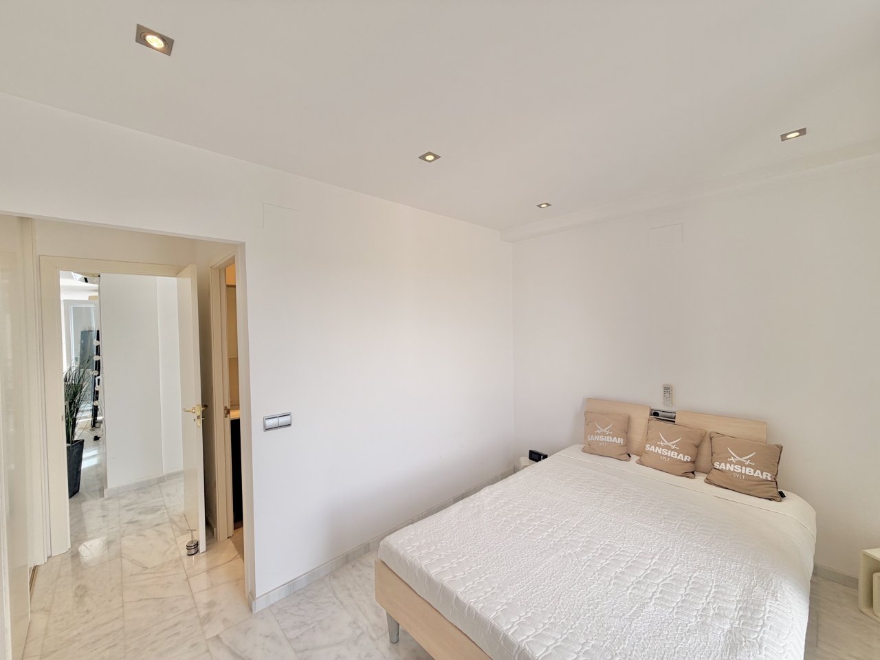 Penthouse mit drei Terrassen, traumhaftem Meerblick, Parkplatz und Gemeinschaftspool