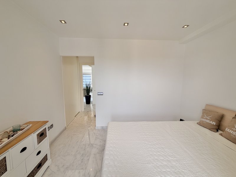 Penthouse mit drei Terrassen, traumhaftem Meerblick, Parkplatz und Gemeinschaftspool