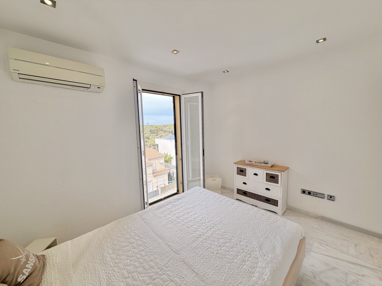 Penthouse mit drei Terrassen, traumhaftem Meerblick, Parkplatz und Gemeinschaftspool