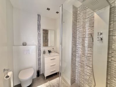 Penthouse mit drei Terrassen, traumhaftem Meerblick, Parkplatz und Gemeinschaftspool