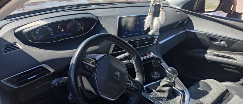Peugeot 3008 Allure PurTech SUV, 80.000 KM, neuwertig