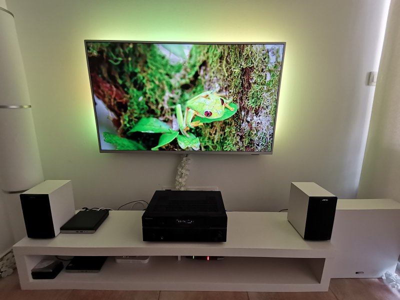 Philips Ambilight TV Fernseher, Receiver Pioneer , Subwoofer Canton,4 Lautsprecher Jamo