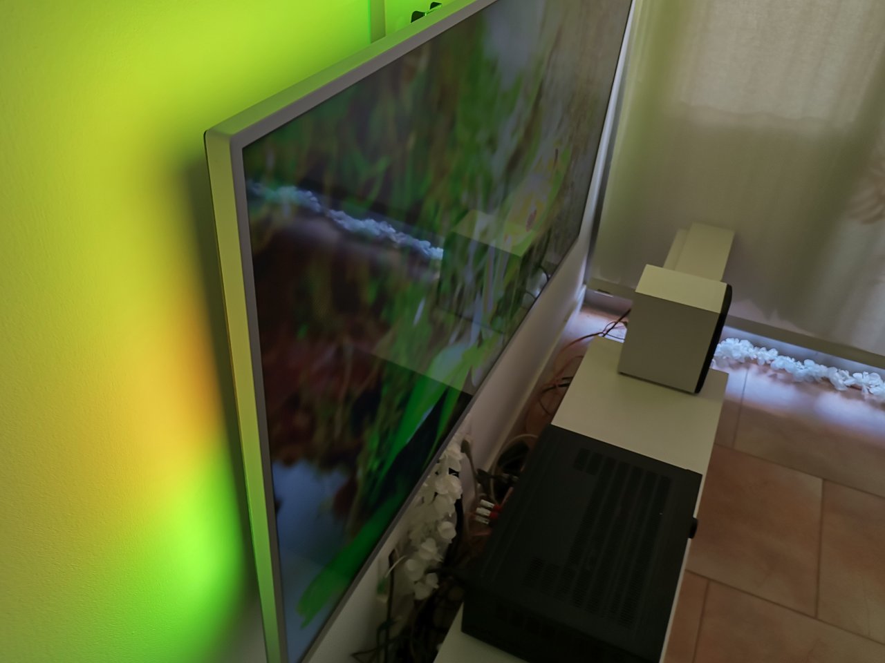 Philips Ambilight TV Fernseher, Receiver Pioneer , Subwoofer Canton,4 Lautsprecher Jamo
