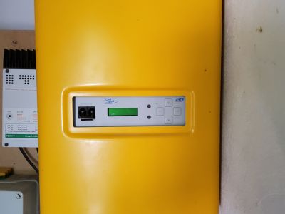 Photovoltaik/Set: Batterien, Inverter, Ladegerät