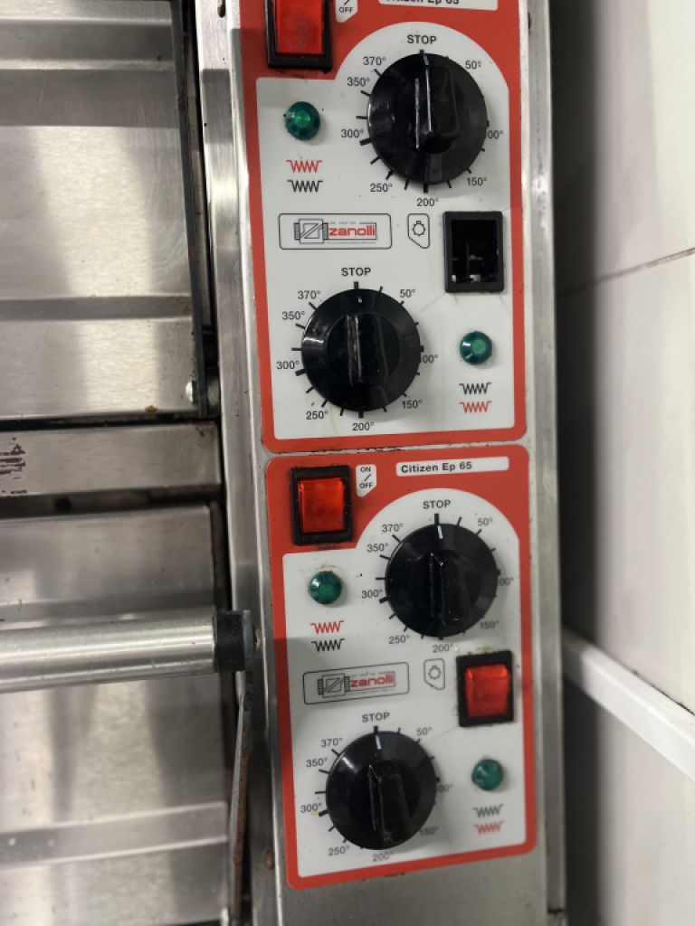 Pizza oven Zanolli (commercial)