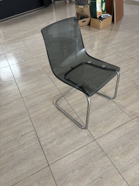 Plexiglasstühle