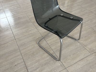 Plexiglasstühle