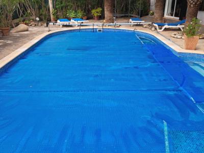 Pool solar cover