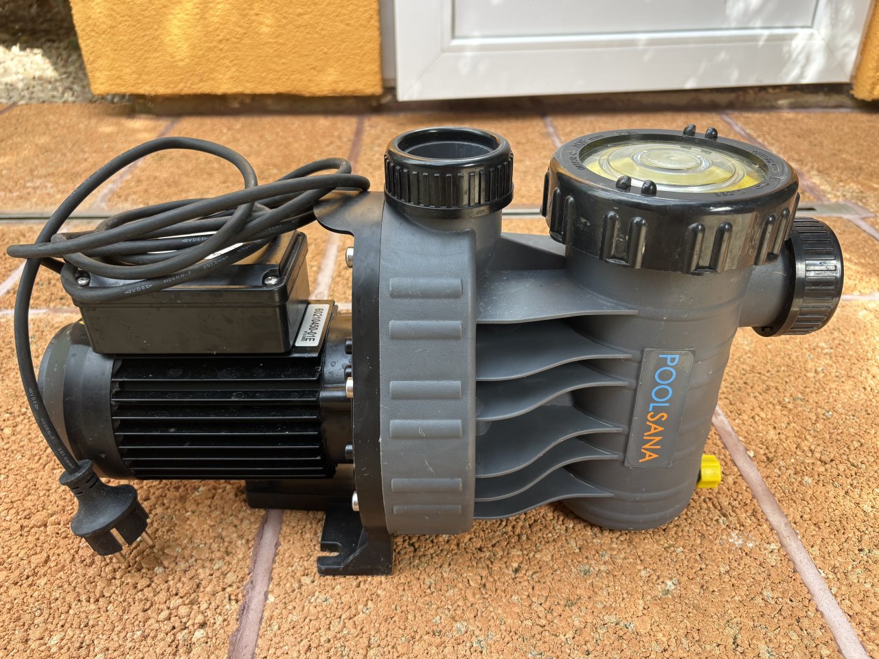 Pool pump new, AQUA plus 11 from Poolsana Edition gray