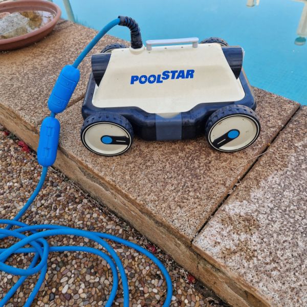 Pool robot for pool up to 18m2