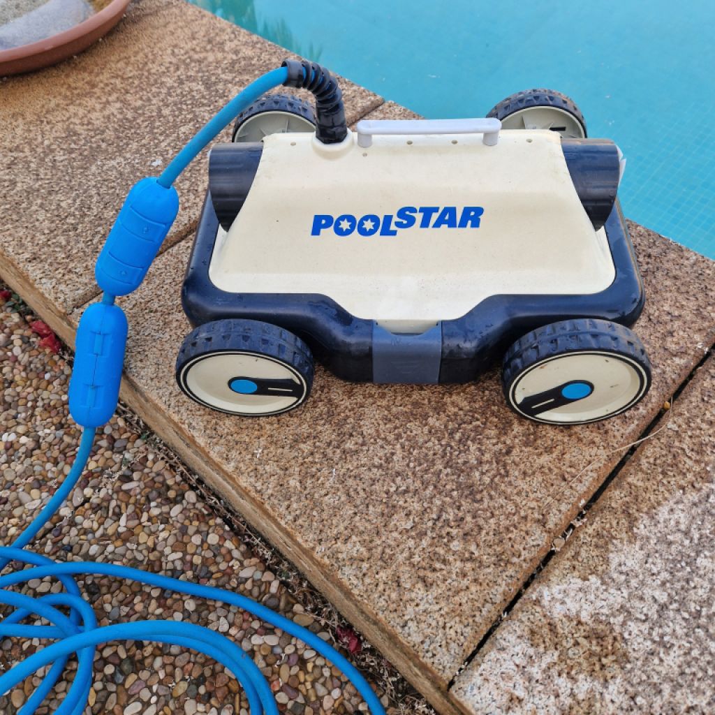Pool robot for pool up to 18m2