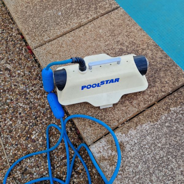Pool robot for pool up to 18m2