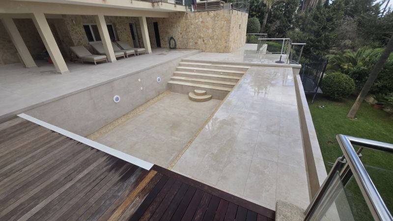 Poolsanierung neue fliesen oder poolfolie oder beschichtung