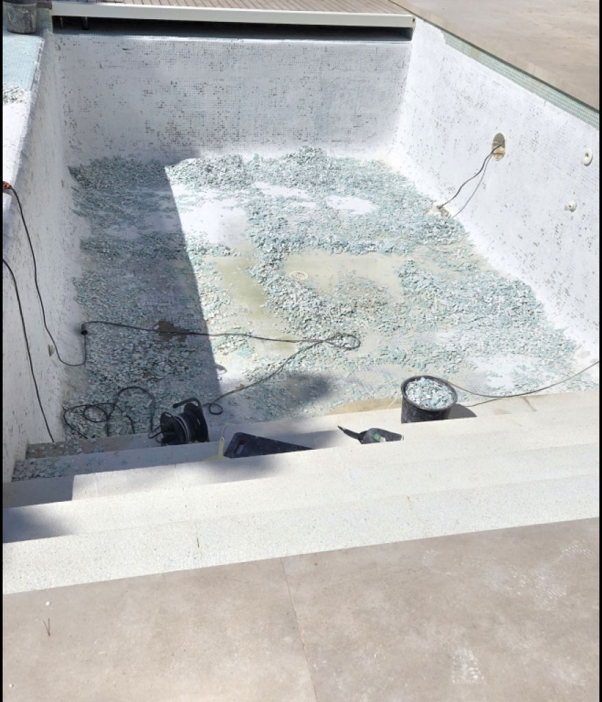 Poolsanierung neue fliesen oder poolfolie oder beschichtung