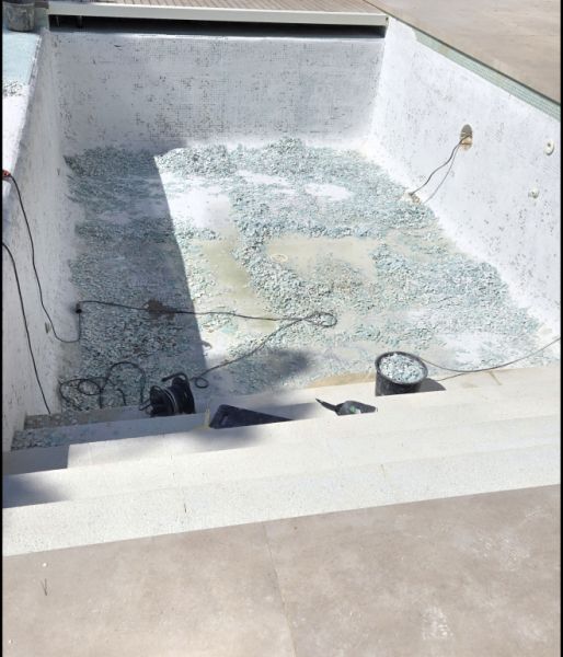 Poolsanierung neue fliesen oder poolfolie oder beschichtung