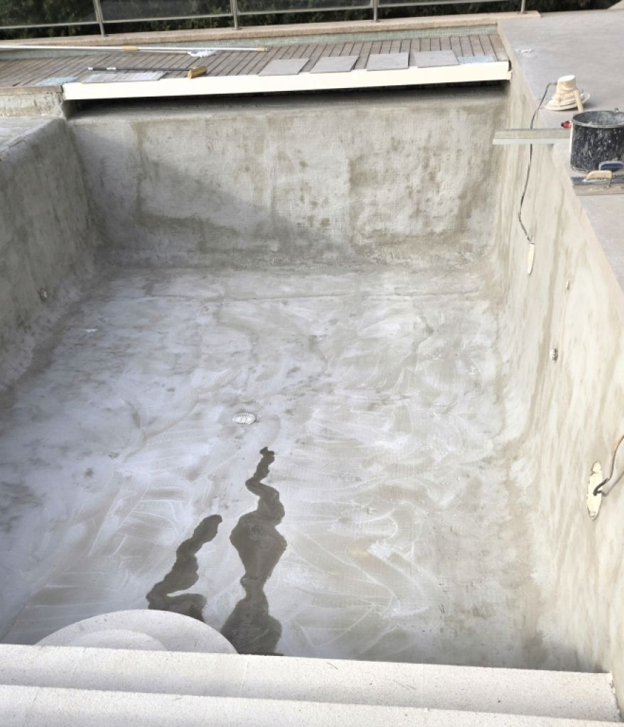 Poolsanierung neue fliesen oder poolfolie oder beschichtung