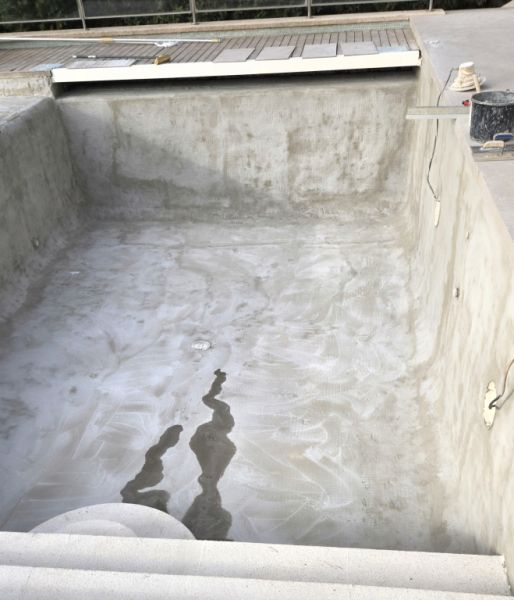 Poolsanierung neue fliesen oder poolfolie oder beschichtung