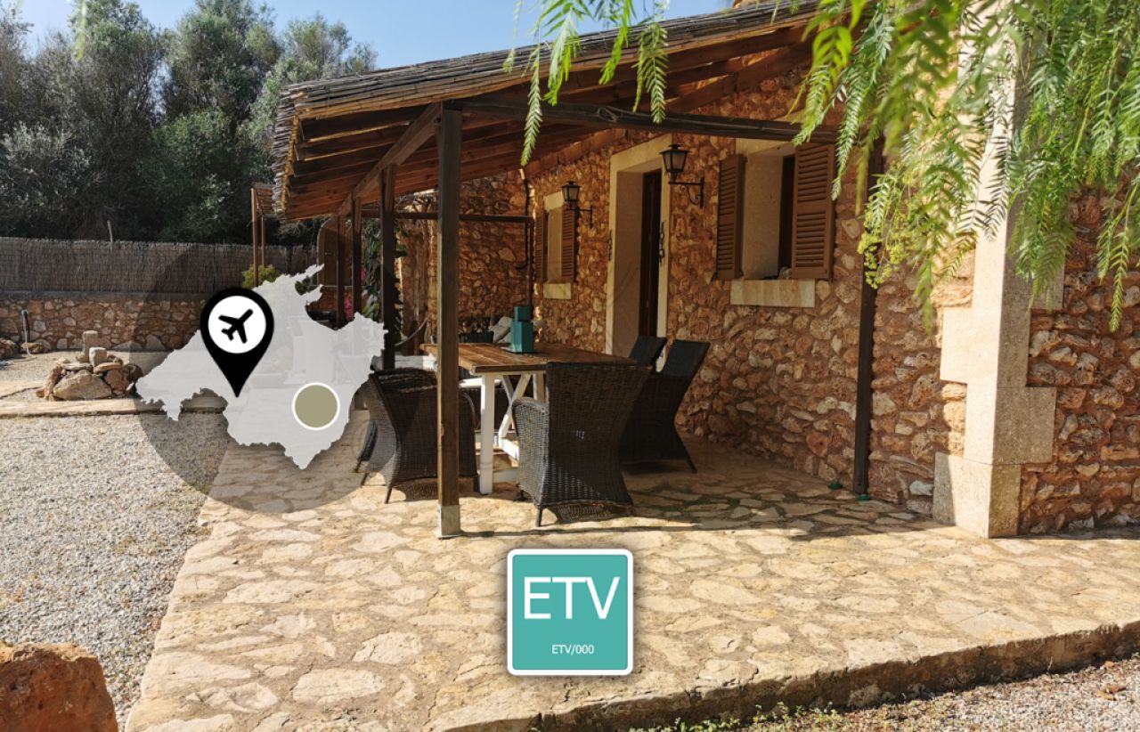 PORRERES: Charming rural property with holiday rental license (ETV), well and vines
