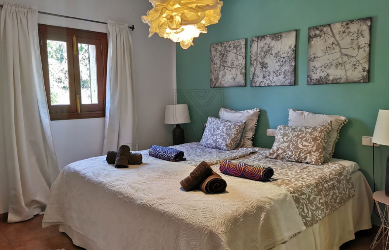 PORRERES: Charmantes ländliches Anwesen mit Ferienvermietungslizenz (ETV), Brunnen und Weinstöcken