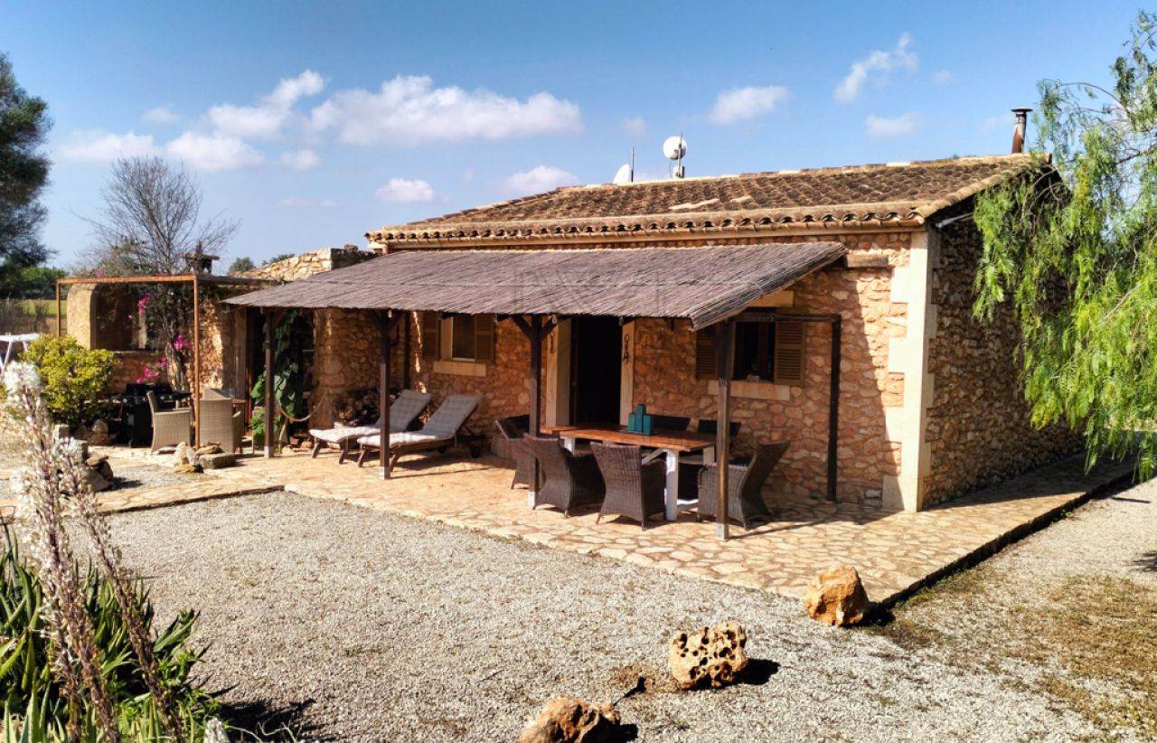 PORRERES: Charmantes ländliches Anwesen mit Ferienvermietungslizenz (ETV), Brunnen und Weinstöcken